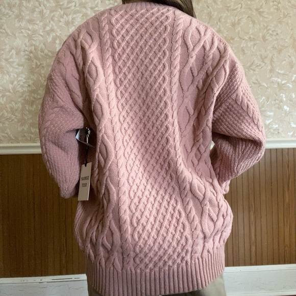 Aritizia Peggy sweater - Picture 3 of 3